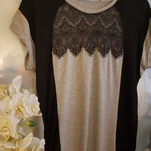 Gray cotton tee with black lace